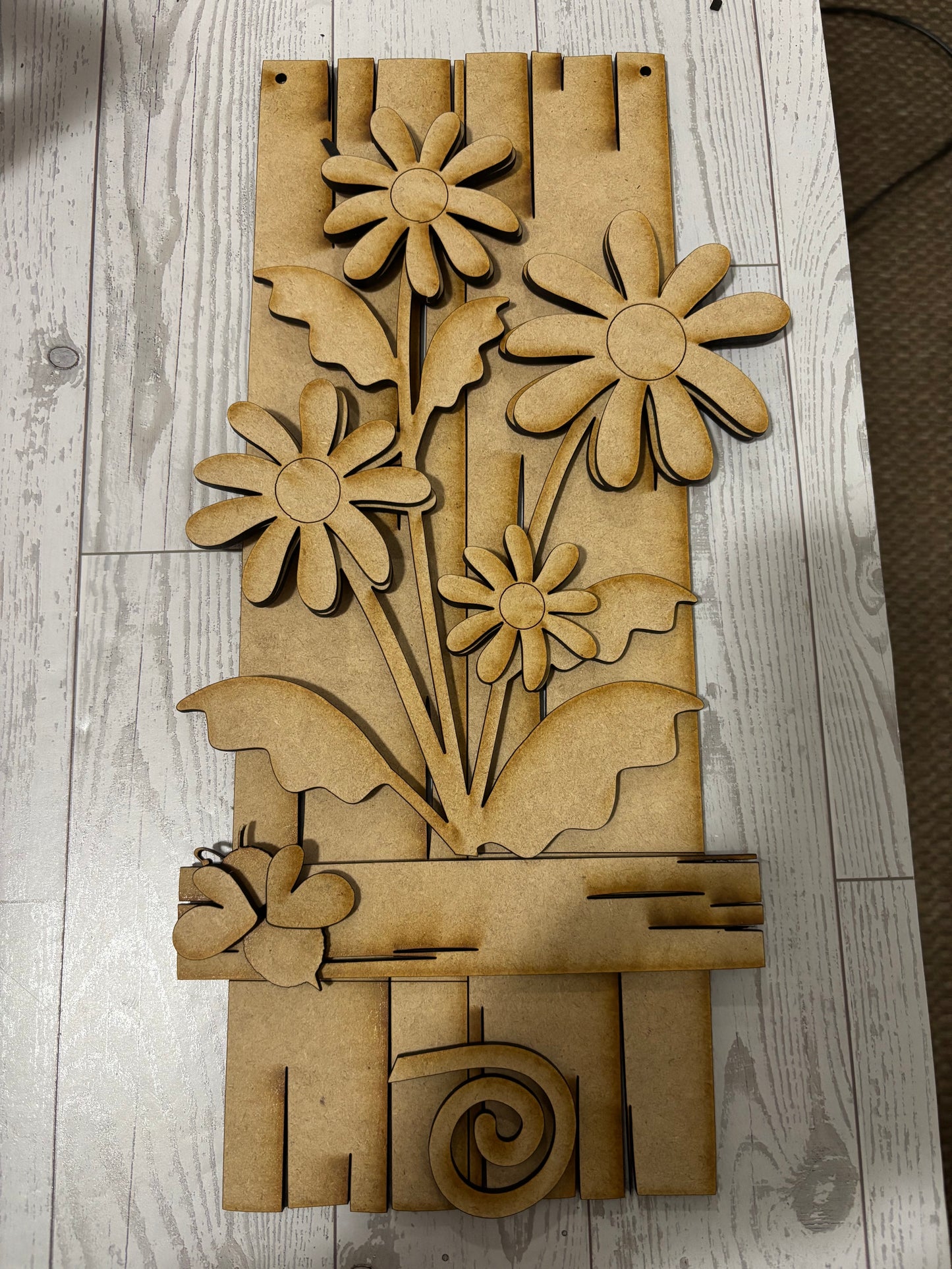 Daisy flower wood plank