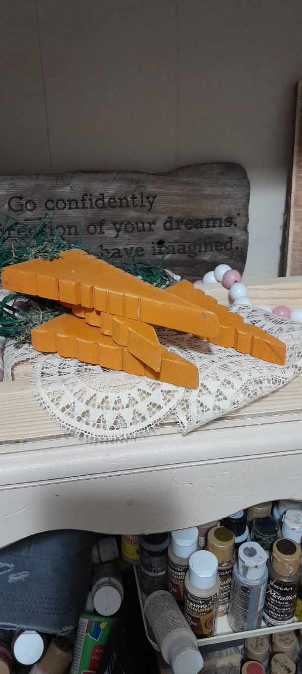 Set of 3 unfinished carrots